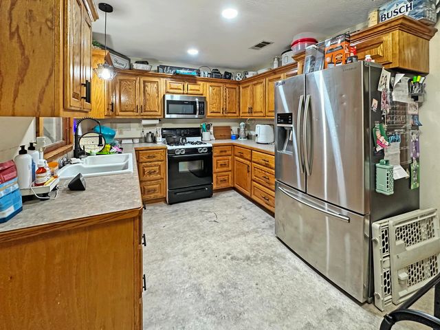 147 Blackmon Rd, Leesville, LA 71446