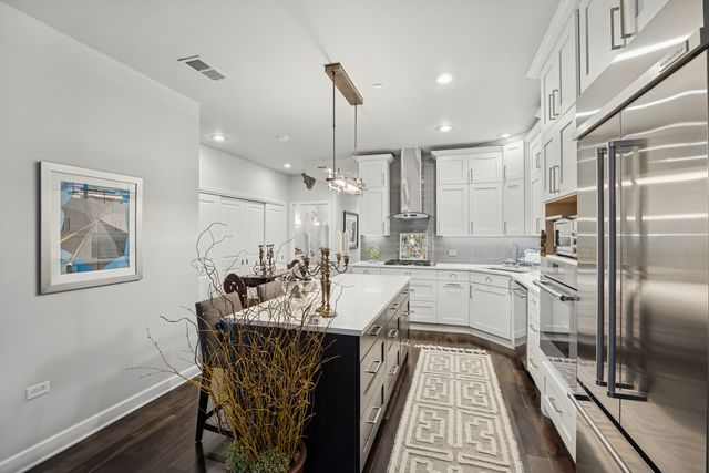 1124 Lake Street 511, Oak Park, IL 60301