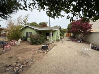 623 S Whitney Avenue, Fresno, CA 93702