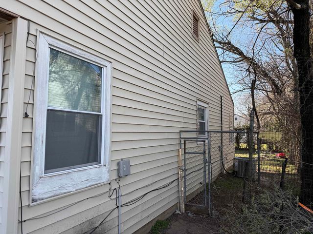 2057-2059 E 9th, Wichita, KS 67214