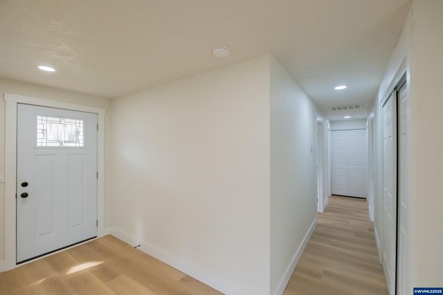 3180 Doughton St S, Salem, OR 97302