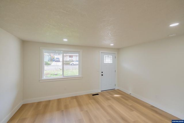 3180 Doughton St S, Salem, OR 97302