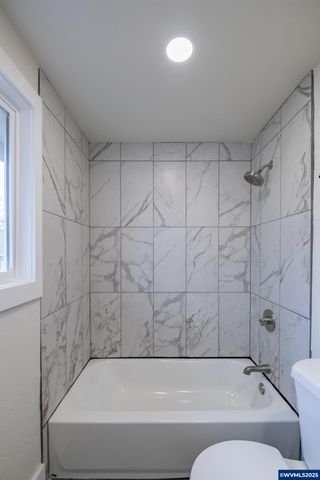 3180 Doughton St S, Salem, OR 97302