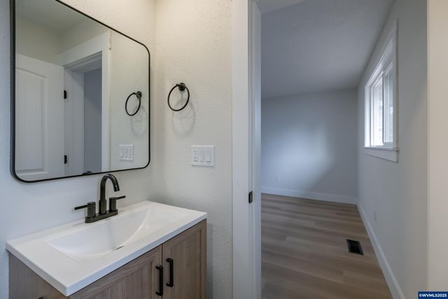 3180 Doughton St S, Salem, OR 97302