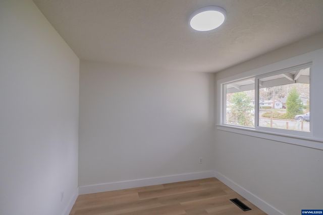 3180 Doughton St S, Salem, OR 97302