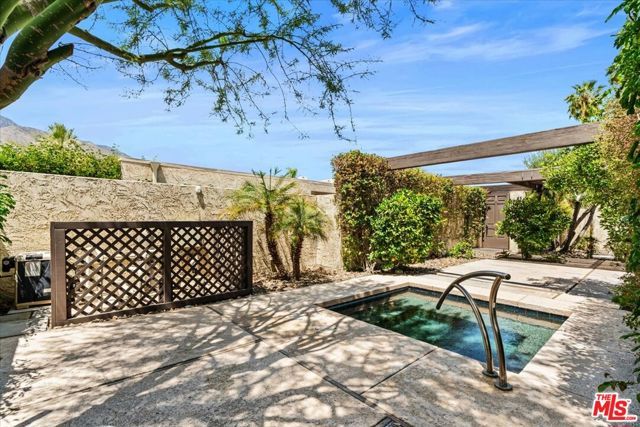 426 N Hermosa Drive, Palm Springs, CA 92262