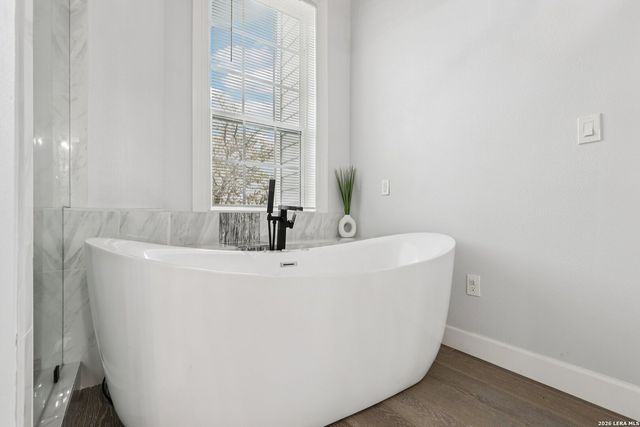 144 SABINE RD, Boerne, TX 78006