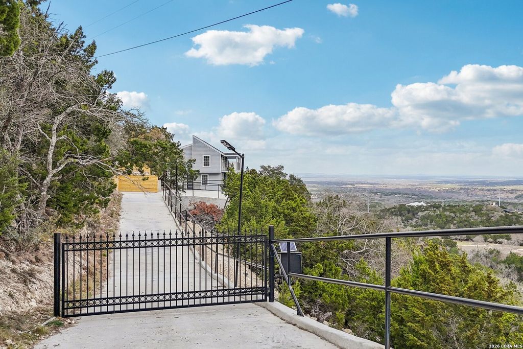 144 SABINE RD, Boerne, TX 78006