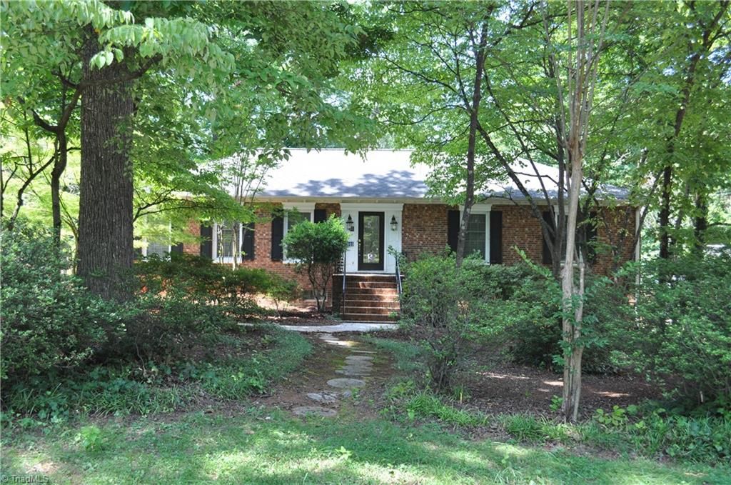 2005 Downing Street, Greensboro, NC 27410