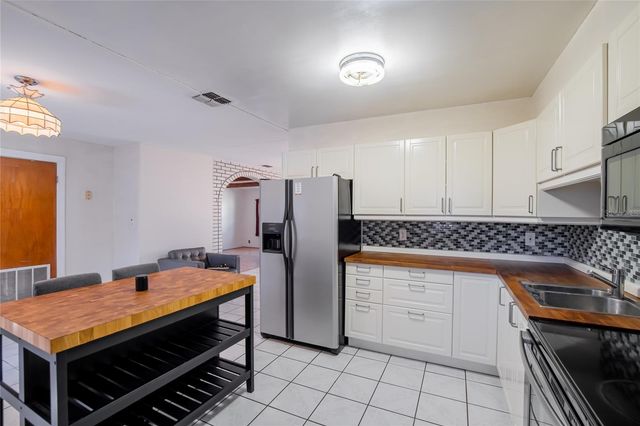 806 PAPAYA DRIVE, Tampa, FL 33619