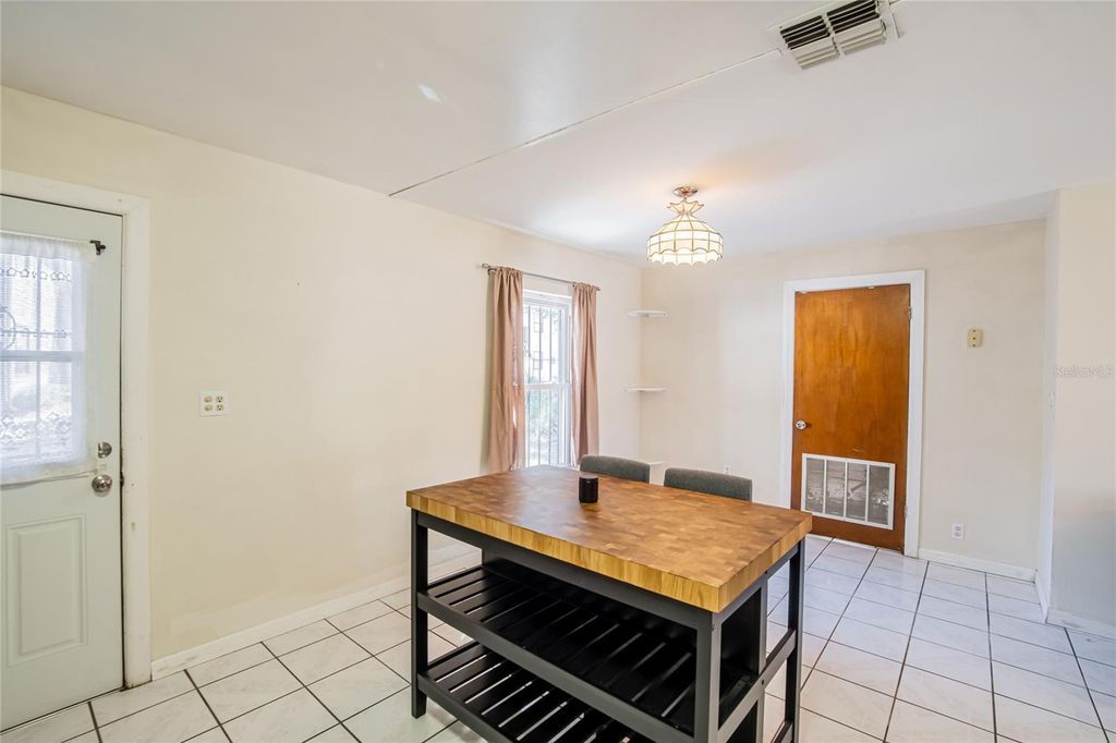 Image 14 of property listing at 806 PAPAYA DRIVE, Tampa, FL 33619