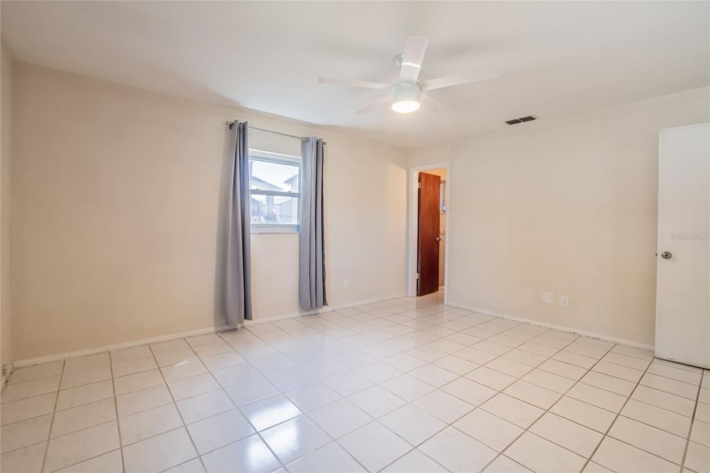 Image 21 of property listing at 806 PAPAYA DRIVE, Tampa, FL 33619