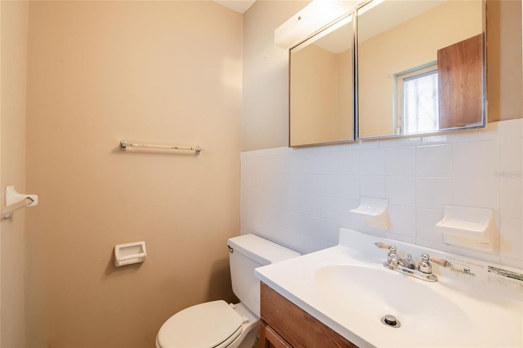 Image 23 of property listing at 806 PAPAYA DRIVE, Tampa, FL 33619