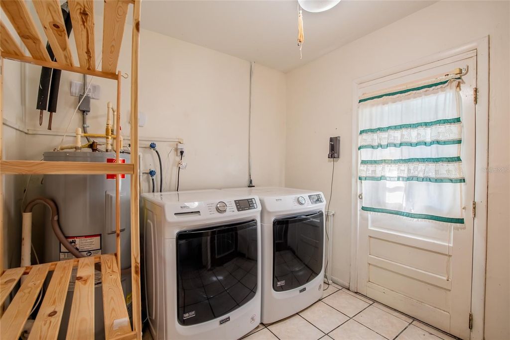 Image 24 of property listing at 806 PAPAYA DRIVE, Tampa, FL 33619