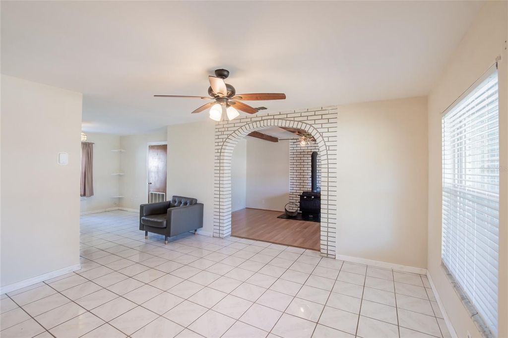 Image 4 of property listing at 806 PAPAYA DRIVE, Tampa, FL 33619