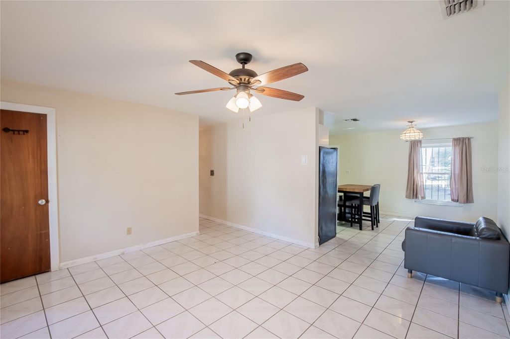 Image 5 of property listing at 806 PAPAYA DRIVE, Tampa, FL 33619