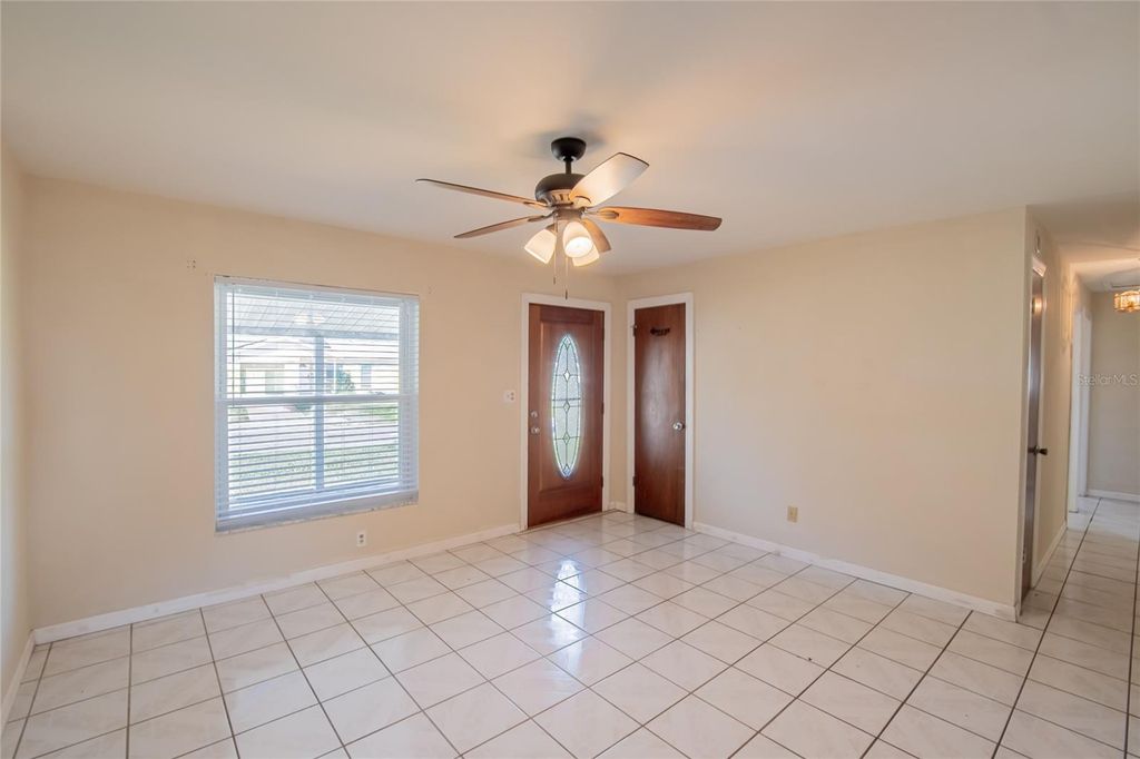 Image 6 of property listing at 806 PAPAYA DRIVE, Tampa, FL 33619
