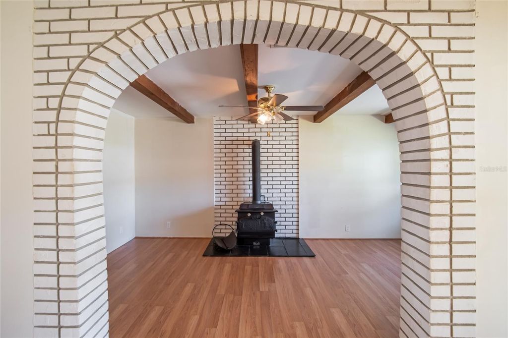 Image 7 of property listing at 806 PAPAYA DRIVE, Tampa, FL 33619