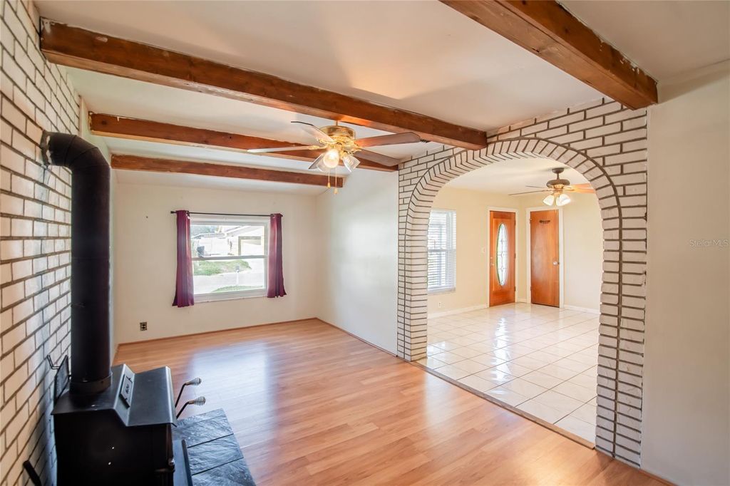 Image 8 of property listing at 806 PAPAYA DRIVE, Tampa, FL 33619