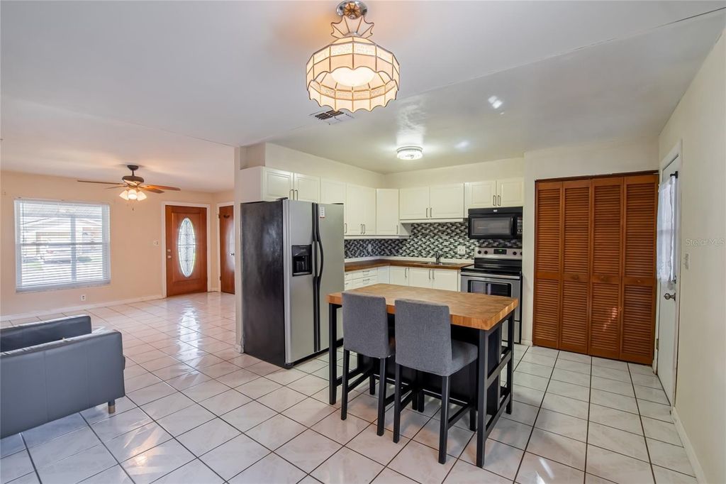 Image 10 of property listing at 806 PAPAYA DRIVE, Tampa, FL 33619