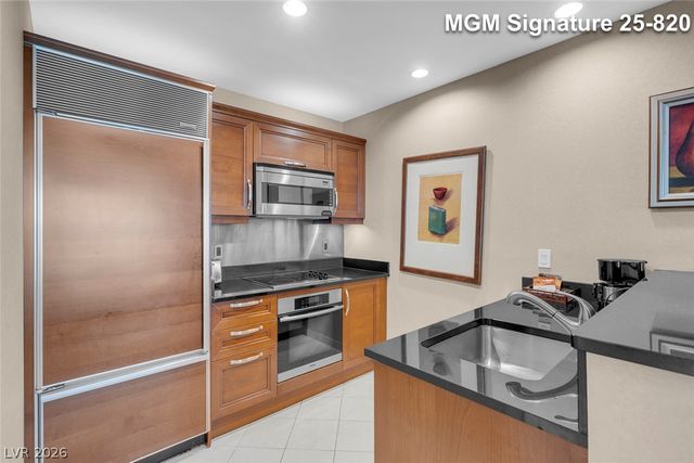 125 East Harmon Avenue 2520, Las Vegas, NV 89109