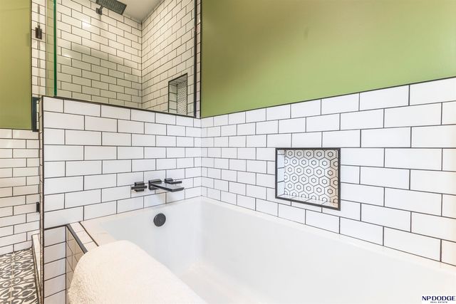2027 N 55th Street, Omaha, NE 68104