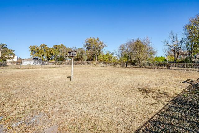1041 W VANDERBILT Street, Stephenville, TX 76401