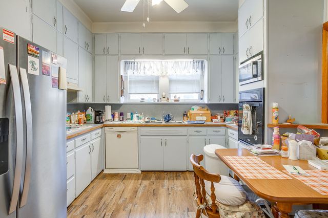 1041 W VANDERBILT Street, Stephenville, TX 76401