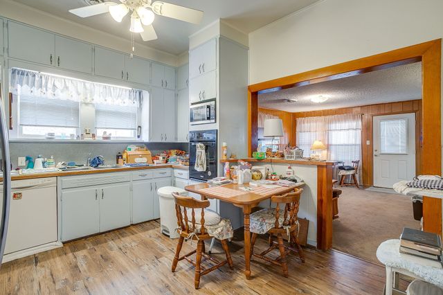 1041 W VANDERBILT Street, Stephenville, TX 76401