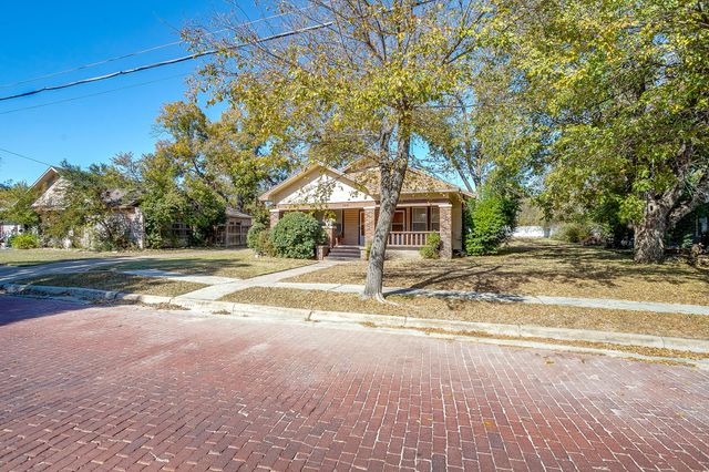 1041 W VANDERBILT Street, Stephenville, TX 76401