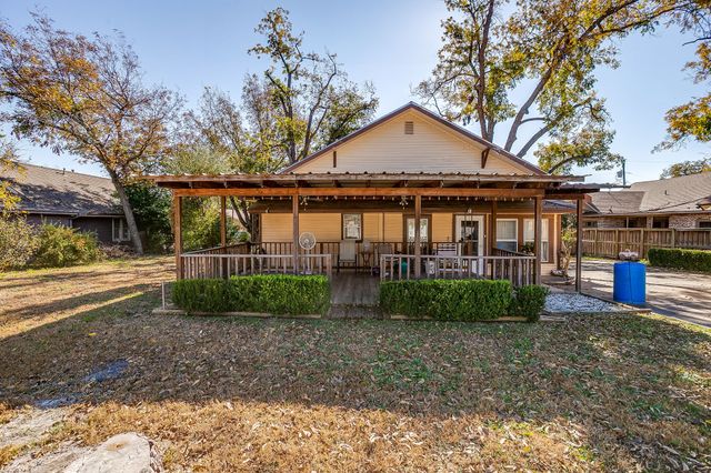 1041 W VANDERBILT Street, Stephenville, TX 76401