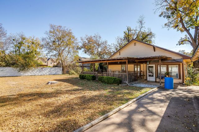 1041 W VANDERBILT Street, Stephenville, TX 76401