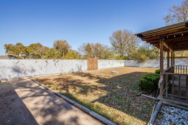 1041 W VANDERBILT Street, Stephenville, TX 76401