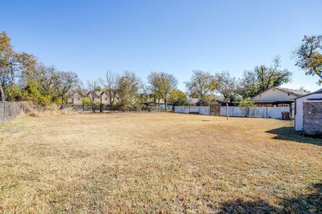 1041 W VANDERBILT Street, Stephenville, TX 76401