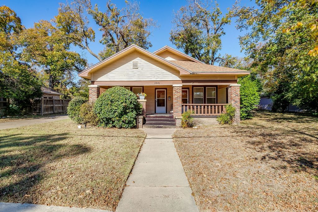 1041 W VANDERBILT Street, Stephenville, TX 76401