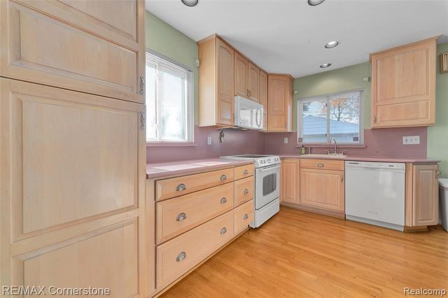 8219 Roselawn Street, Westland, MI 48185