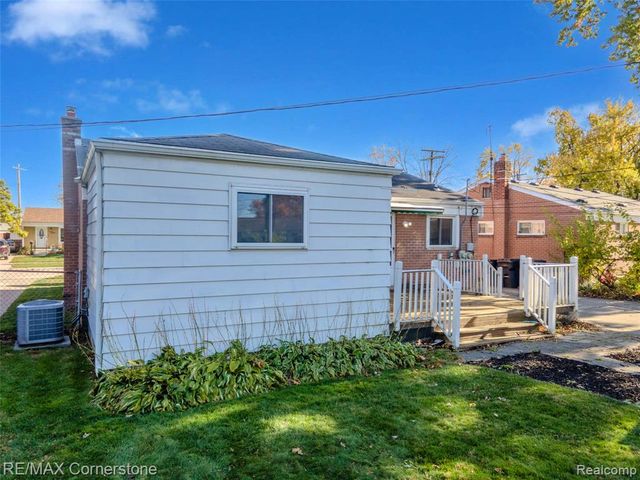 8219 Roselawn Street, Westland, MI 48185