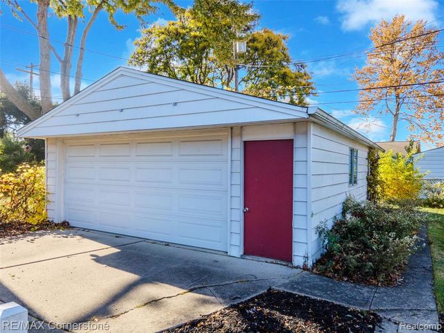 8219 Roselawn Street, Westland, MI 48185