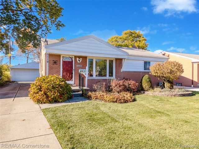 8219 Roselawn Street, Westland, MI 48185