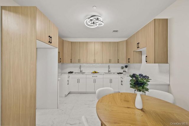 17 Lazer Court 102, Spring Valley, NY 10977