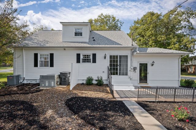 1175 Meadow Rd, Cookeville, TN 38501