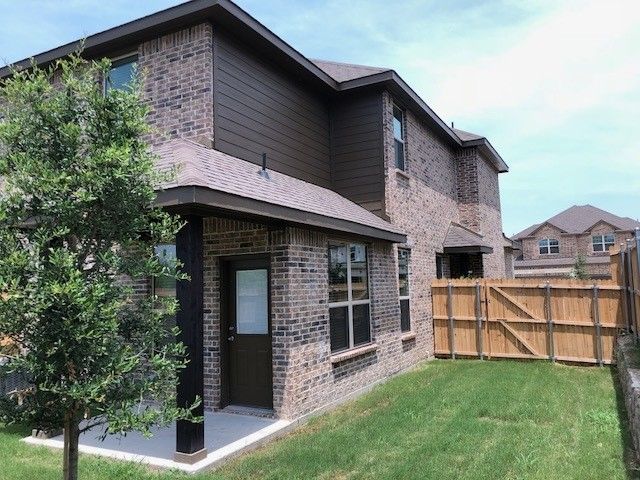 1006-1008 W Sierra Vista Court, Midlothian, TX 76065