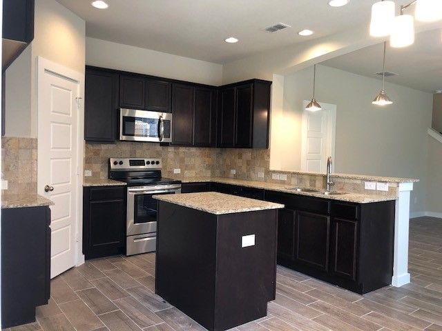 1006-1008 W Sierra Vista Court, Midlothian, TX 76065