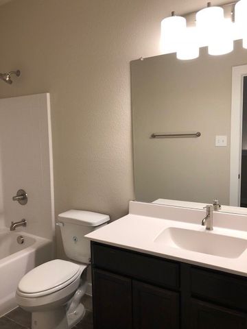 1006-1008 W Sierra Vista Court, Midlothian, TX 76065