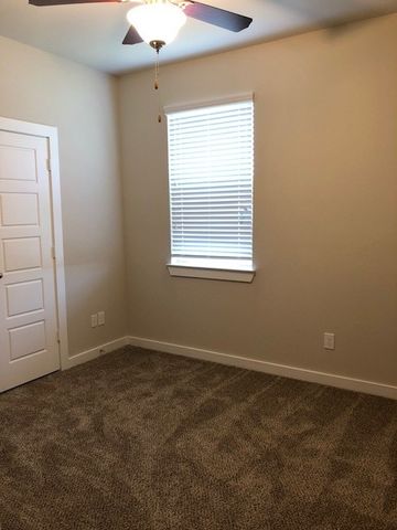 1006-1008 W Sierra Vista Court, Midlothian, TX 76065