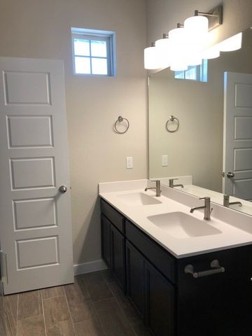 1006-1008 W Sierra Vista Court, Midlothian, TX 76065