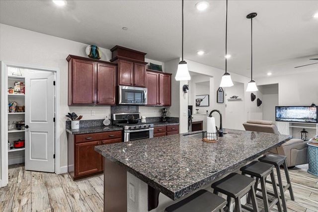 2147 Saffron Dr, Manteca, CA 95337