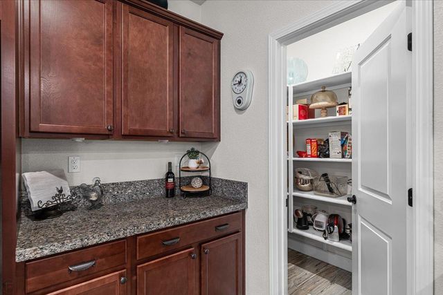 2147 Saffron Dr, Manteca, CA 95337