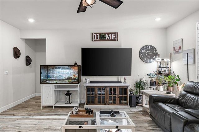 2147 Saffron Dr, Manteca, CA 95337