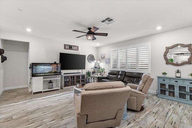 2147 Saffron Dr, Manteca, CA 95337